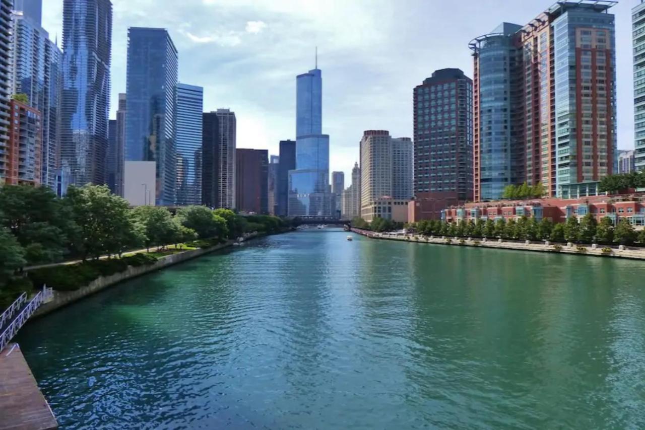 2Br Airy & Tidy Apt With Free Covered Parking - Central Modern Chicago Bagian luar foto