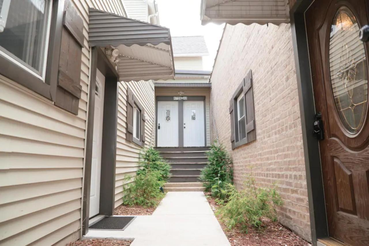 2Br Airy & Tidy Apt With Free Covered Parking - Central Modern Chicago Bagian luar foto