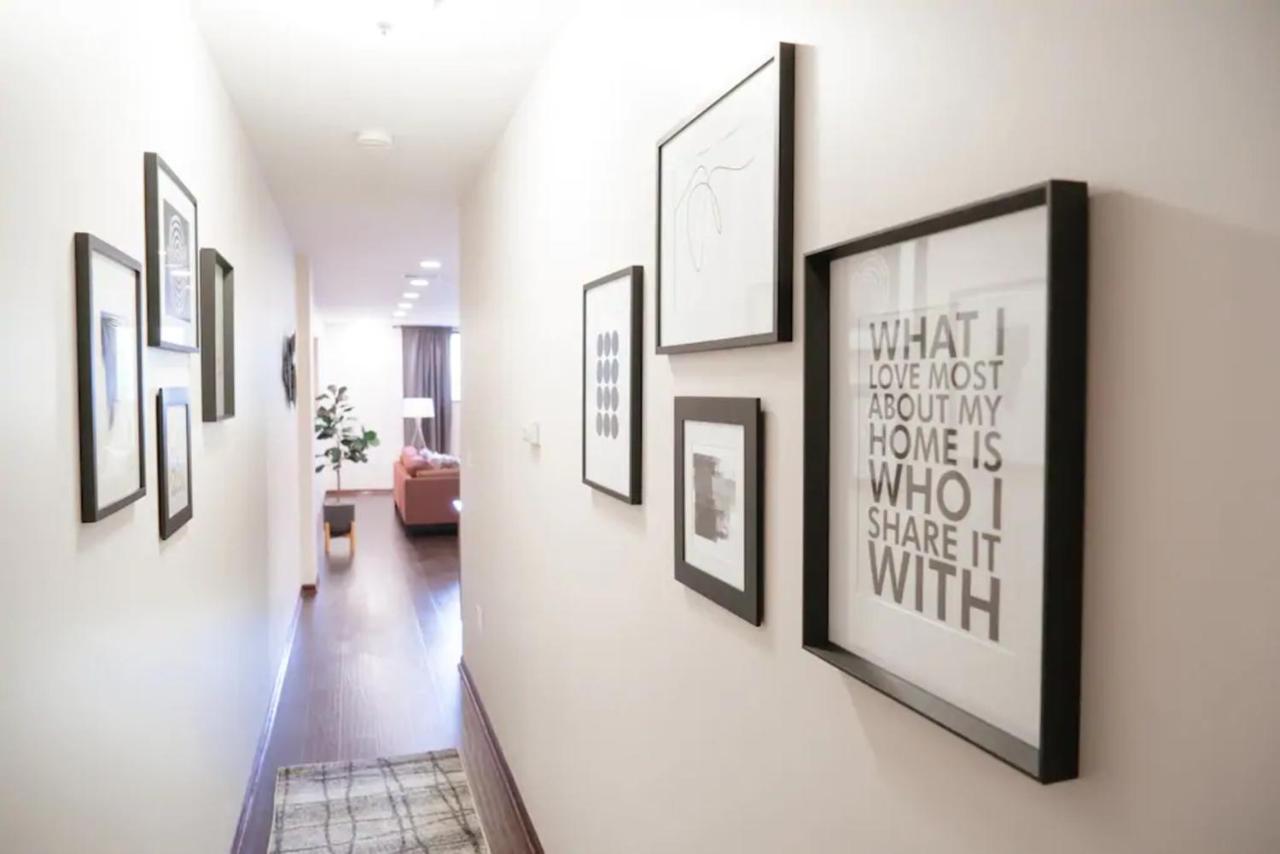 2Br Airy & Tidy Apt With Free Covered Parking - Central Modern Chicago Bagian luar foto